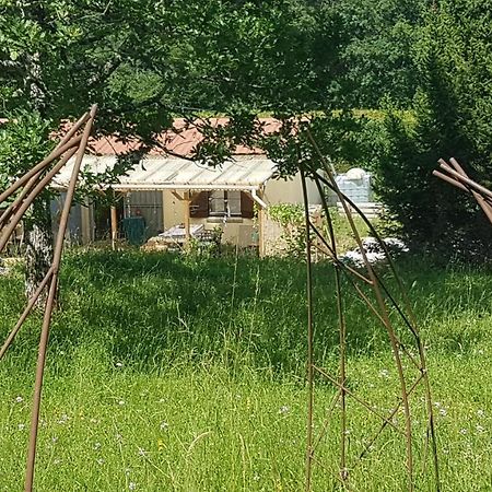 Lovely 2-Bed Shepherds Hut In A Forest Sougeres-en-Puisaye Екстериор снимка