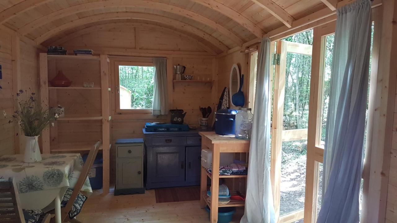 Lovely 2-Bed Shepherds Hut In A Forest Sougeres-en-Puisaye Екстериор снимка