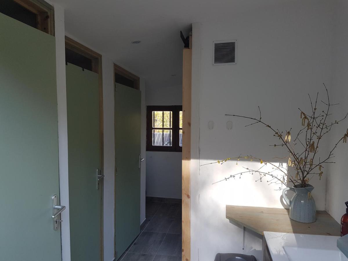 Lovely 2-Bed Shepherds Hut In A Forest Sougeres-en-Puisaye Екстериор снимка